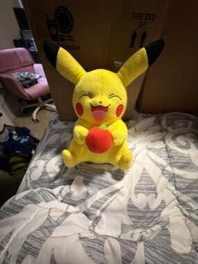 Tomy Pokémon Pikachu Holding Apple 2015 Stuffed Animal Plush